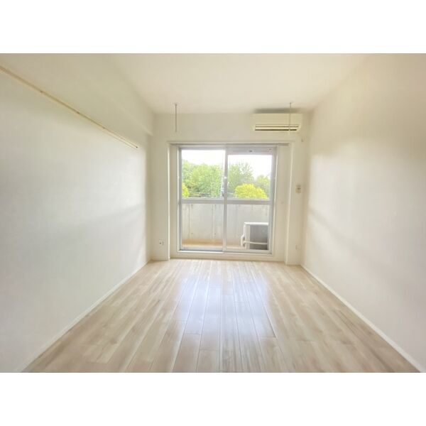 居室・リビング　※写真は同じマンションの違う部屋のものになります。