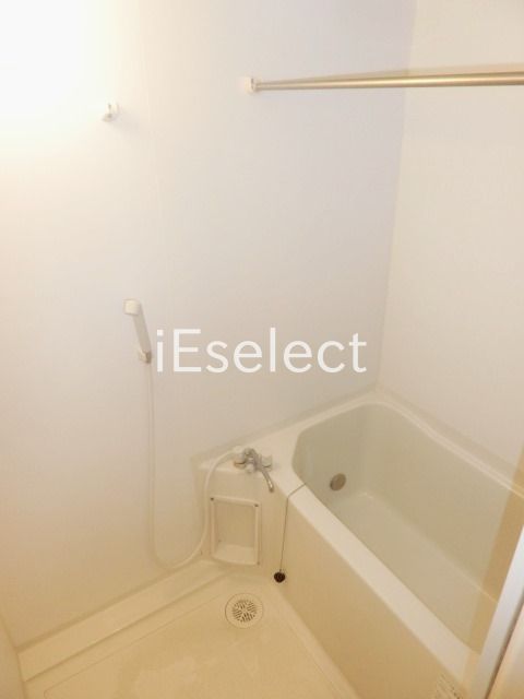 バス・シャワールーム　浴室乾燥機能付きのお風呂です。