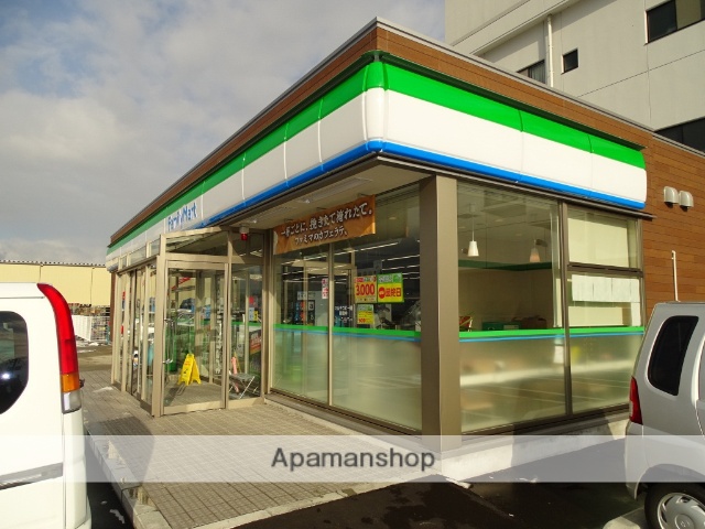 コンビニ　ファミリーマート（コンビニ）まで616m