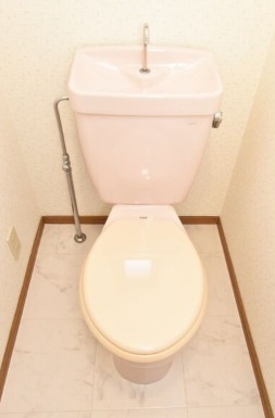 トイレ　バストイレ別です。