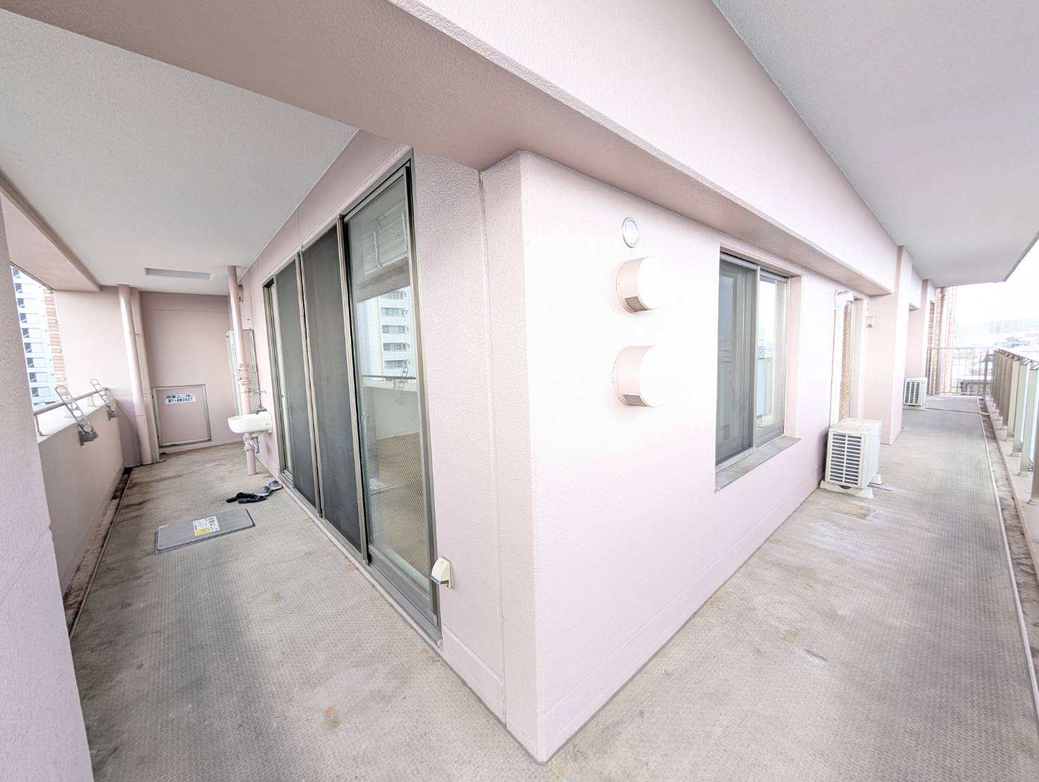 バルコニー　改装前のお写真です。