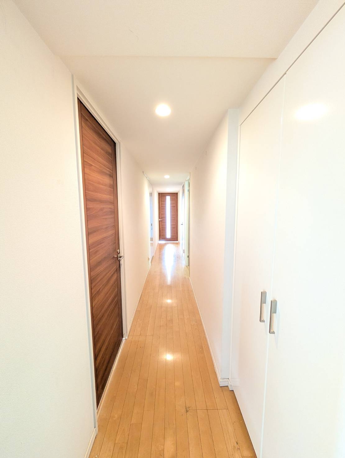 玄関　改装前のお写真です。