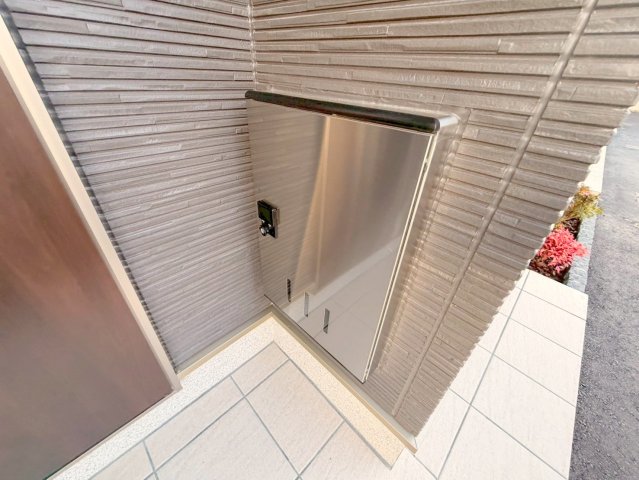 ロビー　ロビーにある各部屋毎のメールボックス。