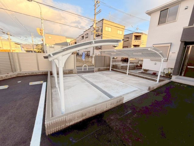 駐車場　敷地内には入居者専用の駐輪スペースもあります。