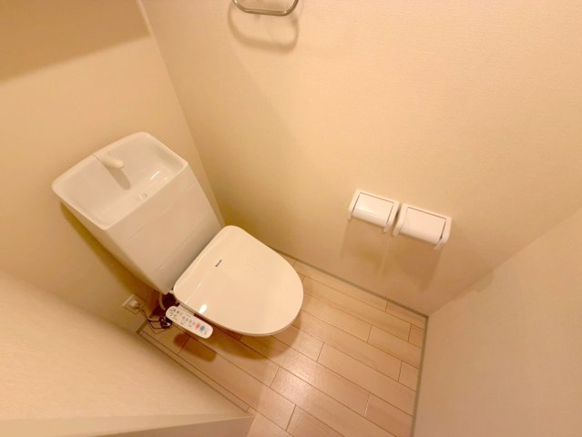 トイレ　綺麗なトイレにはウォシュレット標準装備です。