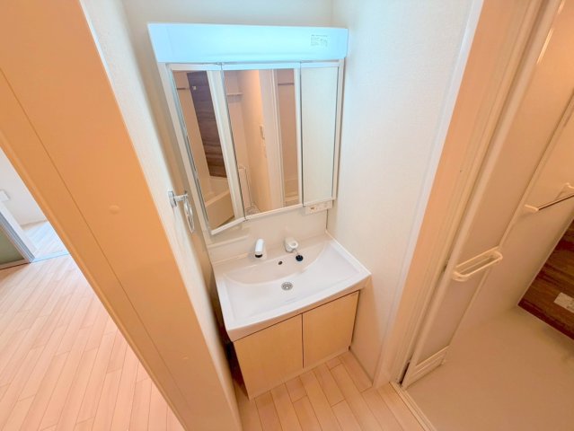 その他　身支度が出来る独立洗面台です。