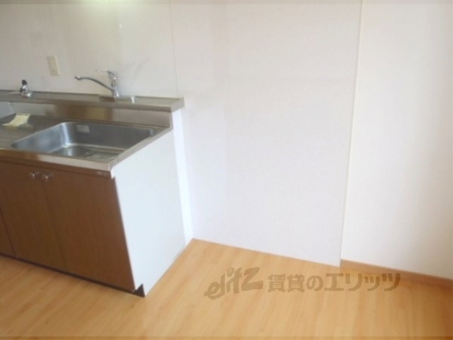 その他部屋・スペース　キッチン台の横に冷蔵庫が設置できます。