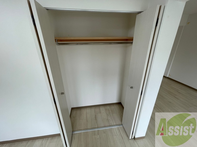 収納　クローゼットは奥行きもあり、荷物が多い方でも安心です。