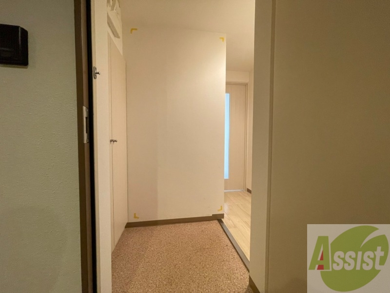 玄関　玄関です。ご覧の通り広々としていますね。