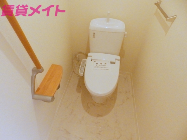 トイレ　トイレ同物件別部屋の室内写真になります。