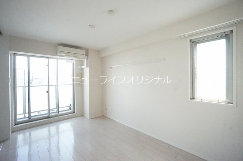 居室・リビング　スライドスクリーンで仕切ることのできる居室