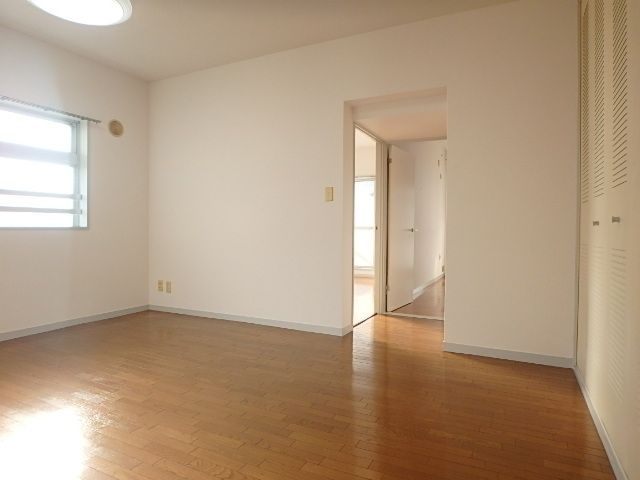 居室・リビング　室内