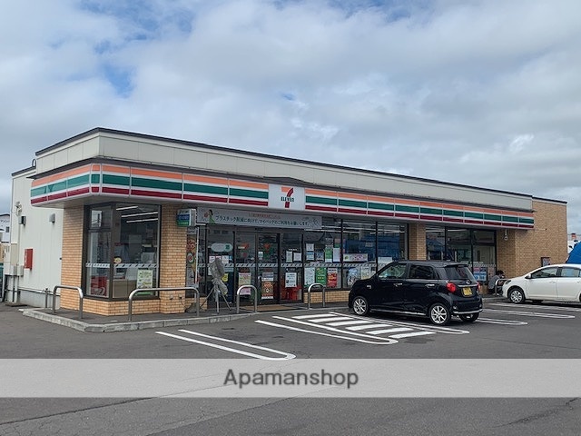 コンビニ　セブンイレブン（コンビニ）まで490m