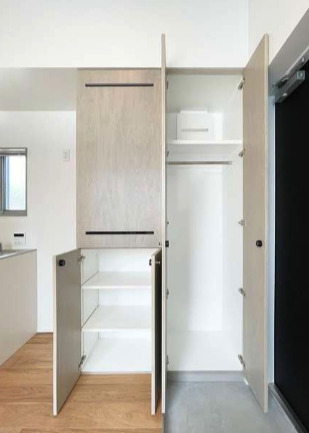 玄関　※別部屋の参考写真です。