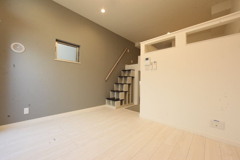 居室・リビング　洋室6帖　ロフト5.7帖（収納にも寝室にも使えます）