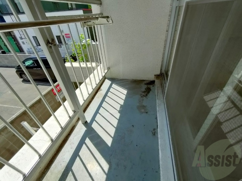 バルコニー　バルコニーは幅があり、広い印象を受けました。