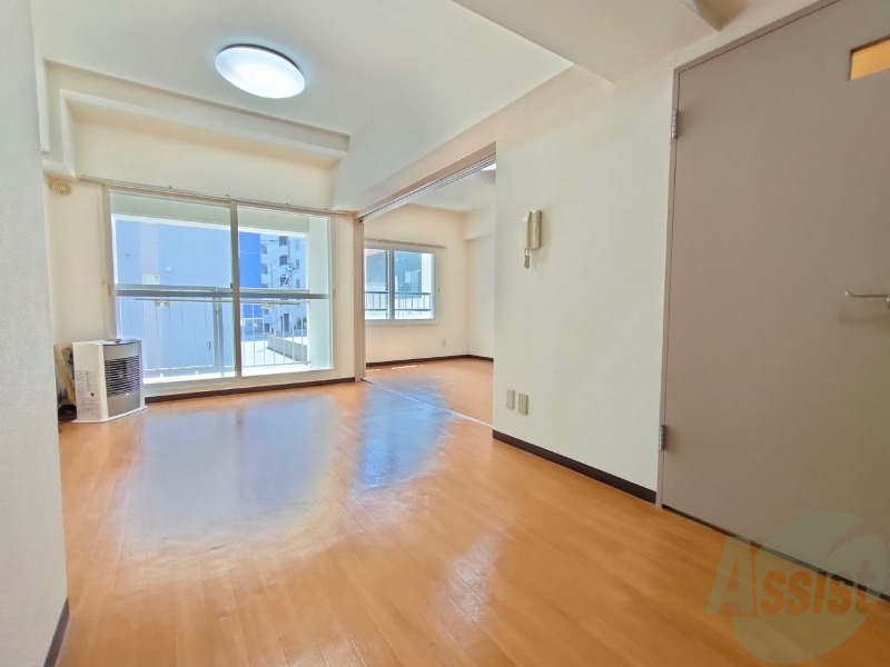 居室・リビング　広くてキレイなお部屋が広がっていて、充実した生活が送れそう。