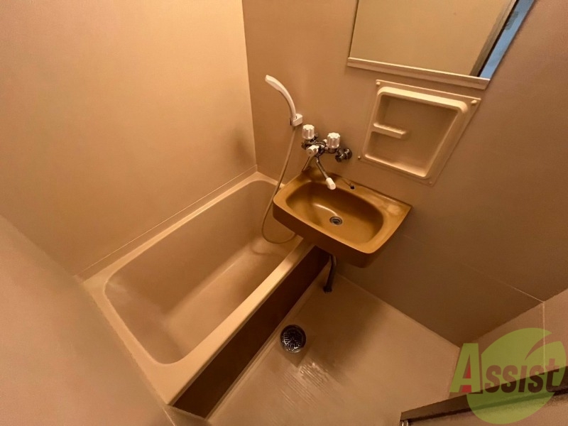 バス・シャワールーム　ユニットバスです。疲れを癒すのに欠かせませんね！