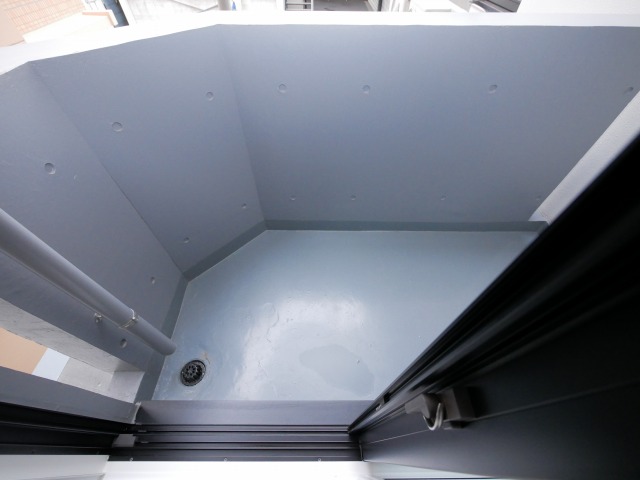 バルコニー　夏の布団干しがはかどるバルコニーです♪