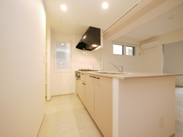 キッチン　嬉しいシステムキッチン付きです♪コンロを買わなくてもOK♪