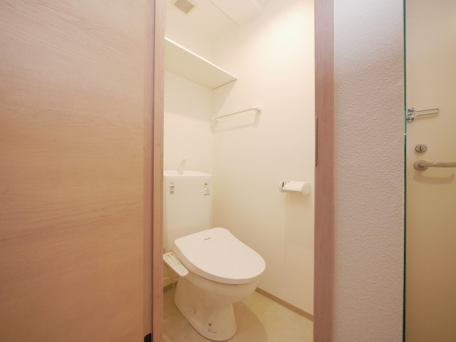 トイレ　嬉しいウォシュレット付きのトイレ！便座温かいですよ♪