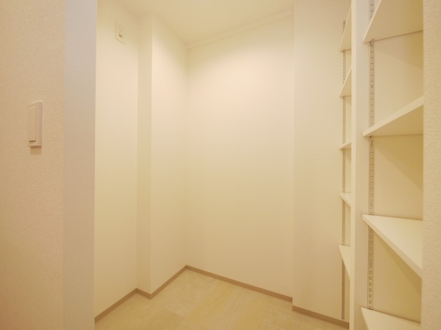 収納　収納力抜群のウォークインクローゼットです♪