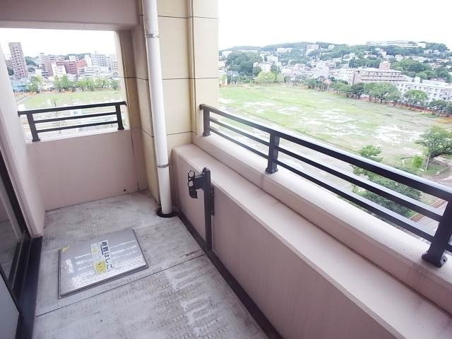 バルコニー　天気の良い日の洗濯物はこちらで