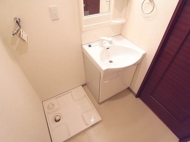 洗面設備　お出かけ前の支度はこちらでされてください