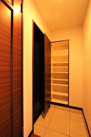 玄関　解放感ある玄関ですね