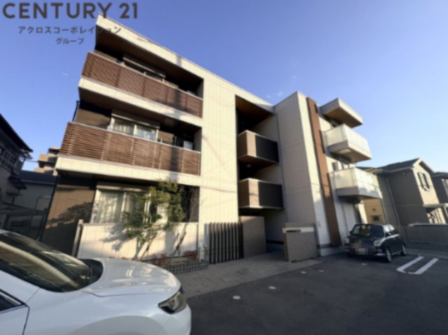 建物外観　オートロックで外部の人間が簡単に出入りできないため安心です。