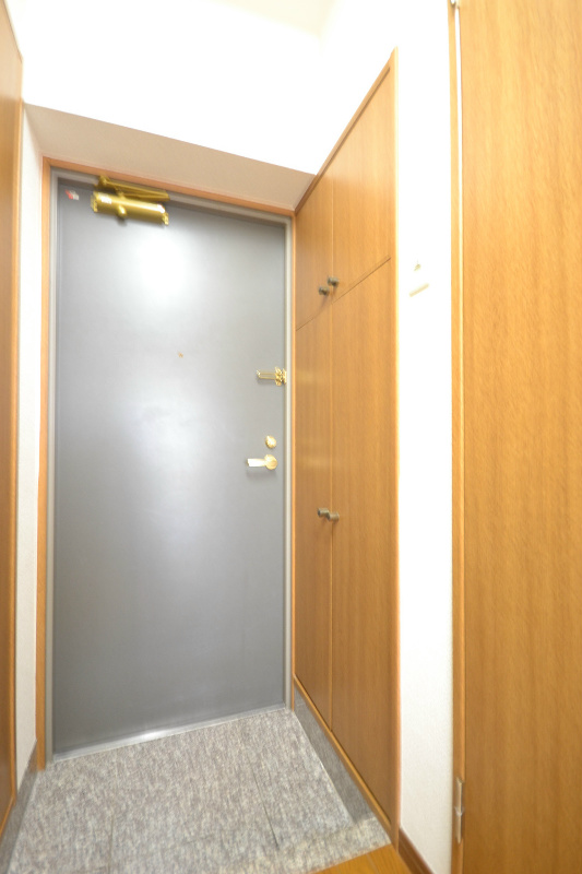 玄関　※別部屋の参考写真です。