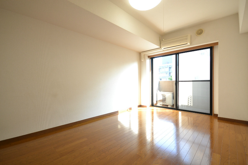 居室・リビング　※別部屋の参考写真です。