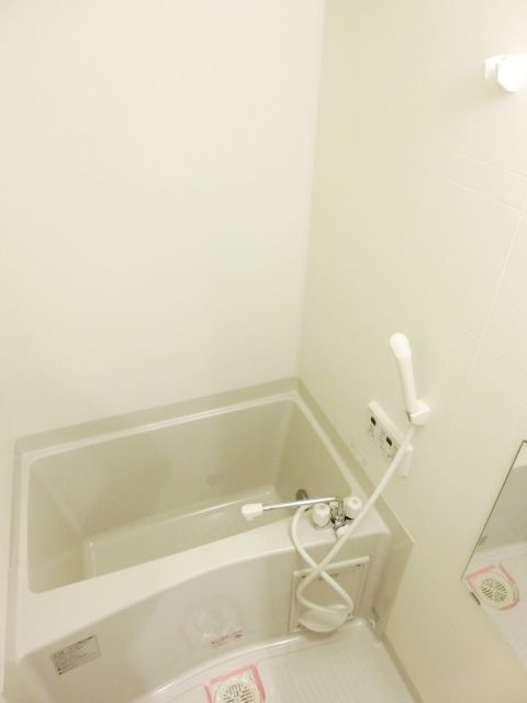 バス・シャワールーム　一日の疲れを癒せるバスルームです