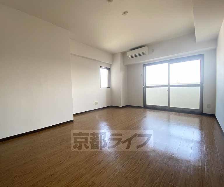 居室・リビング　落ち着いた雰囲気のお部屋です