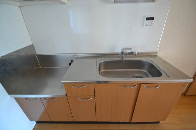 キッチン　同物件別号室の写真です。