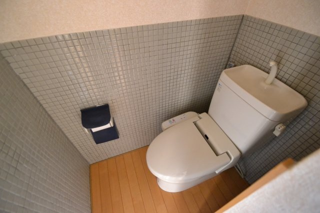 トイレ　同物件別号室の写真です。