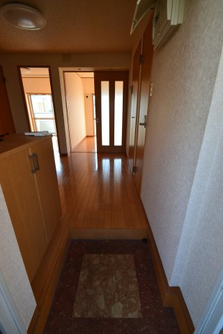 玄関　同物件別号室の写真です。