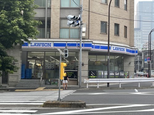 コンビニ　ローソン 西麻布一丁目店（コンビニ）まで144m