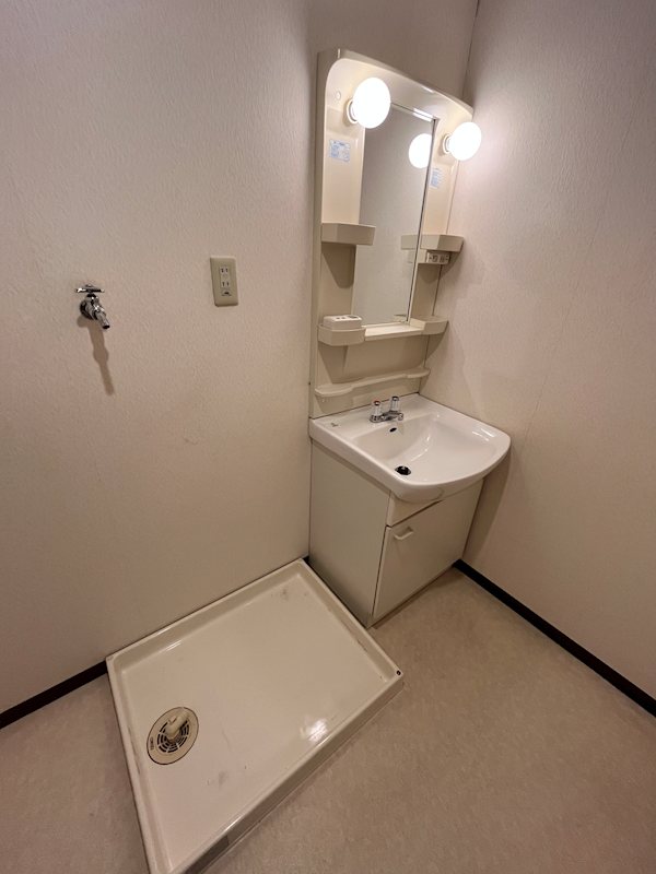 洗面設備　※同間取り別部屋の写真です。