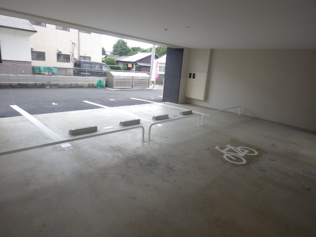 その他共有部分　屋根付駐輪場もございます