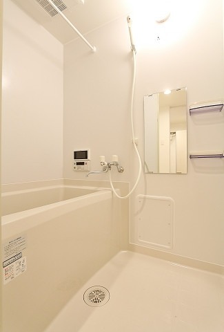 バス・シャワールーム　一日の汗や疲れはこちらで洗い流してください