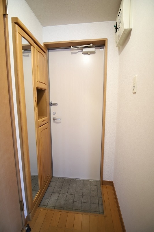 玄関　玄関収納も充実しています