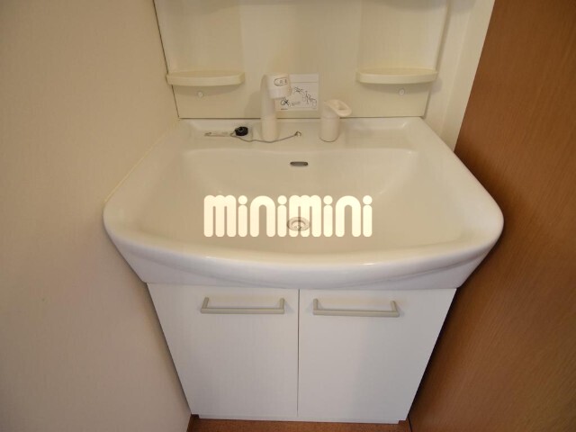 洗面設備　フローリングのお部屋