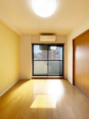 居室・リビング　■エアコン■ダウンライト■２面採光