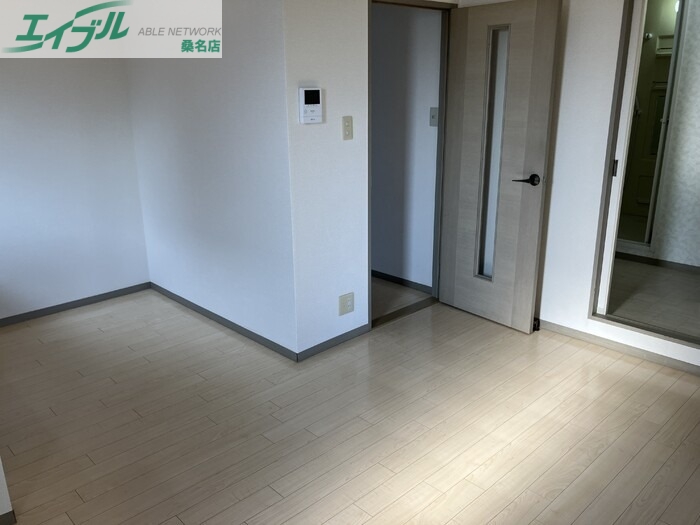 居室・リビング　反転タイプ参考写真