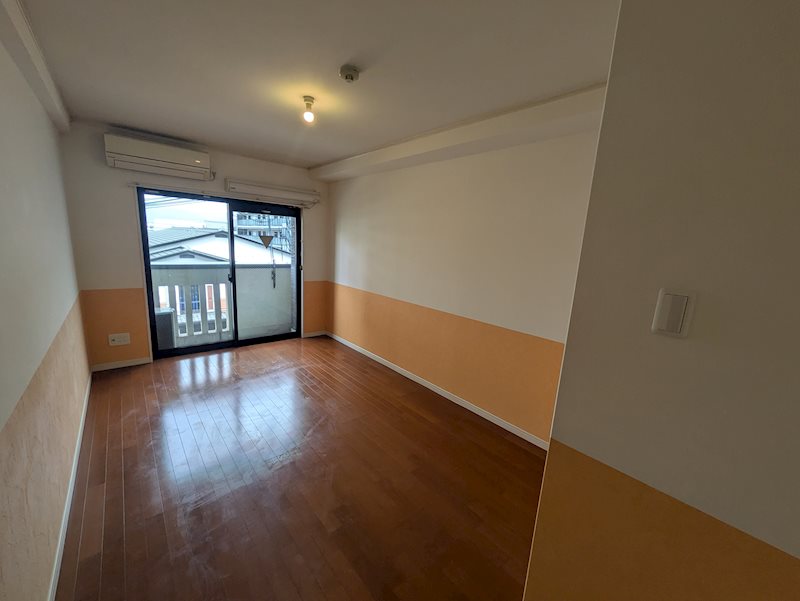 居室・リビング　同建物別号室の室内写真です。(403号室)