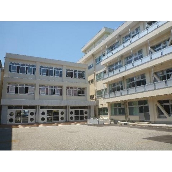 小学校　富山市立新庄小学校（小学校）まで360m