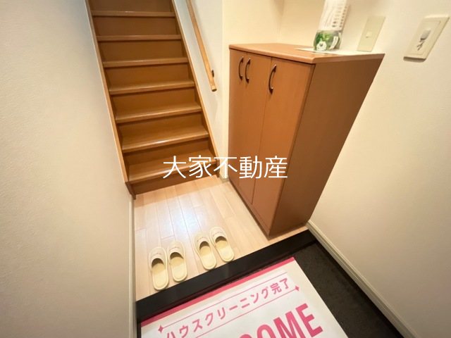 玄関　※入居中につきイメージ。