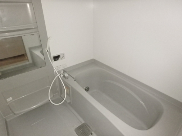 バス・シャワールーム　追い炊き機能完備でファミリーや長湯にも対応できるポイントで