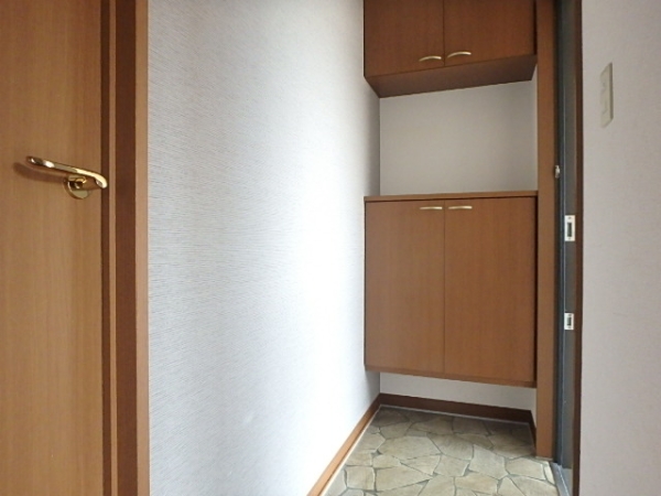 玄関　シューズボックス付きはうれしいポイントです。